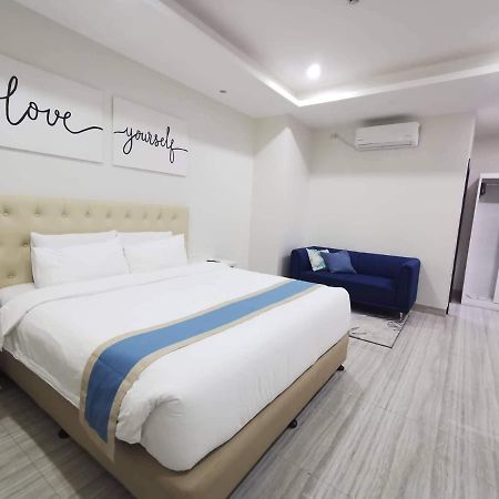 Hampton Suites Davao Exterior foto