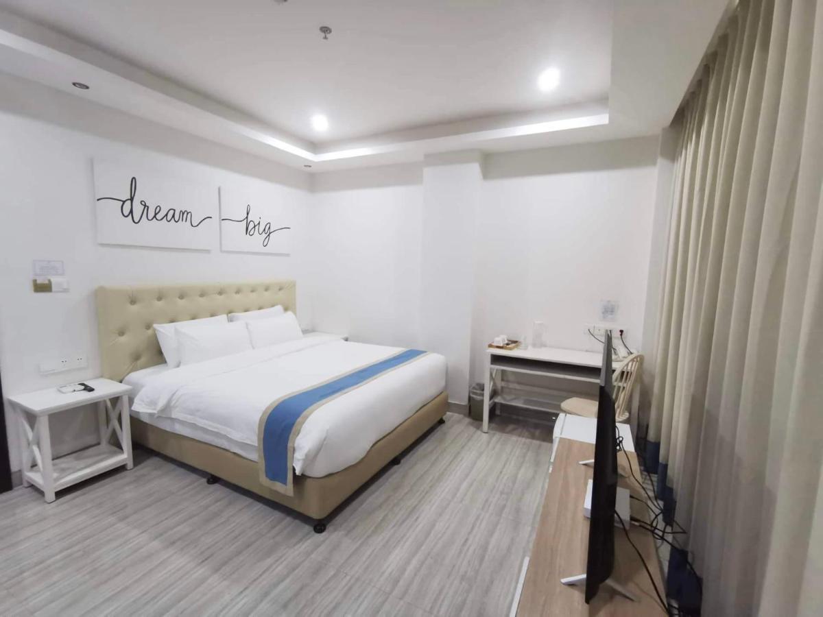 Hampton Suites Davao Exterior foto
