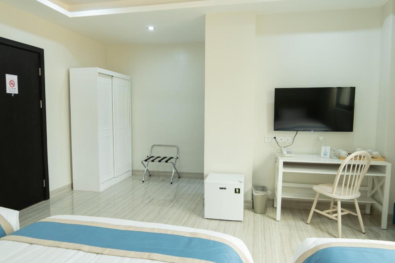 Hampton Suites Davao Exterior foto