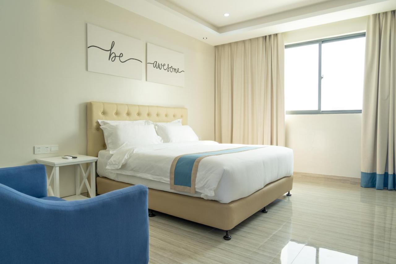 Hampton Suites Davao Exterior foto
