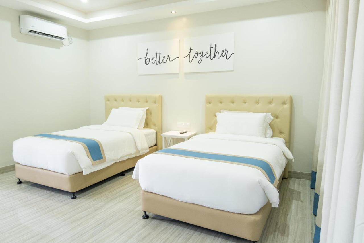 Hampton Suites Davao Exterior foto