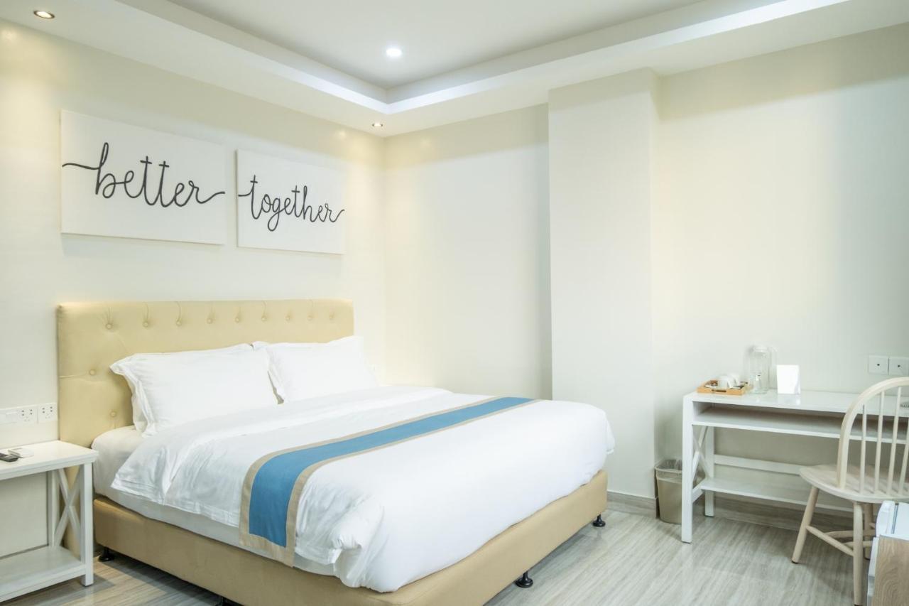 Hampton Suites Davao Exterior foto
